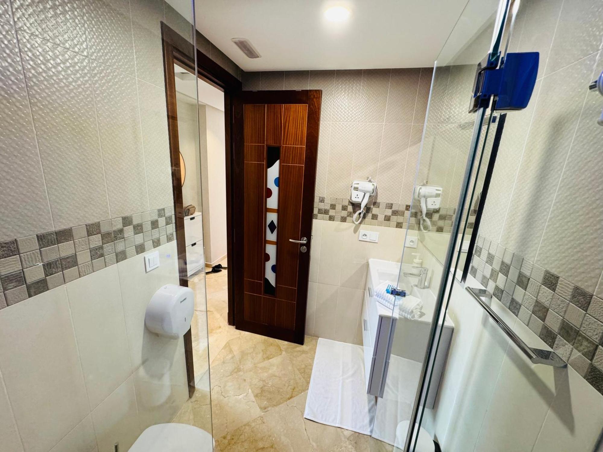 Apartment Modern 3 Bedroom In The Heart Of *