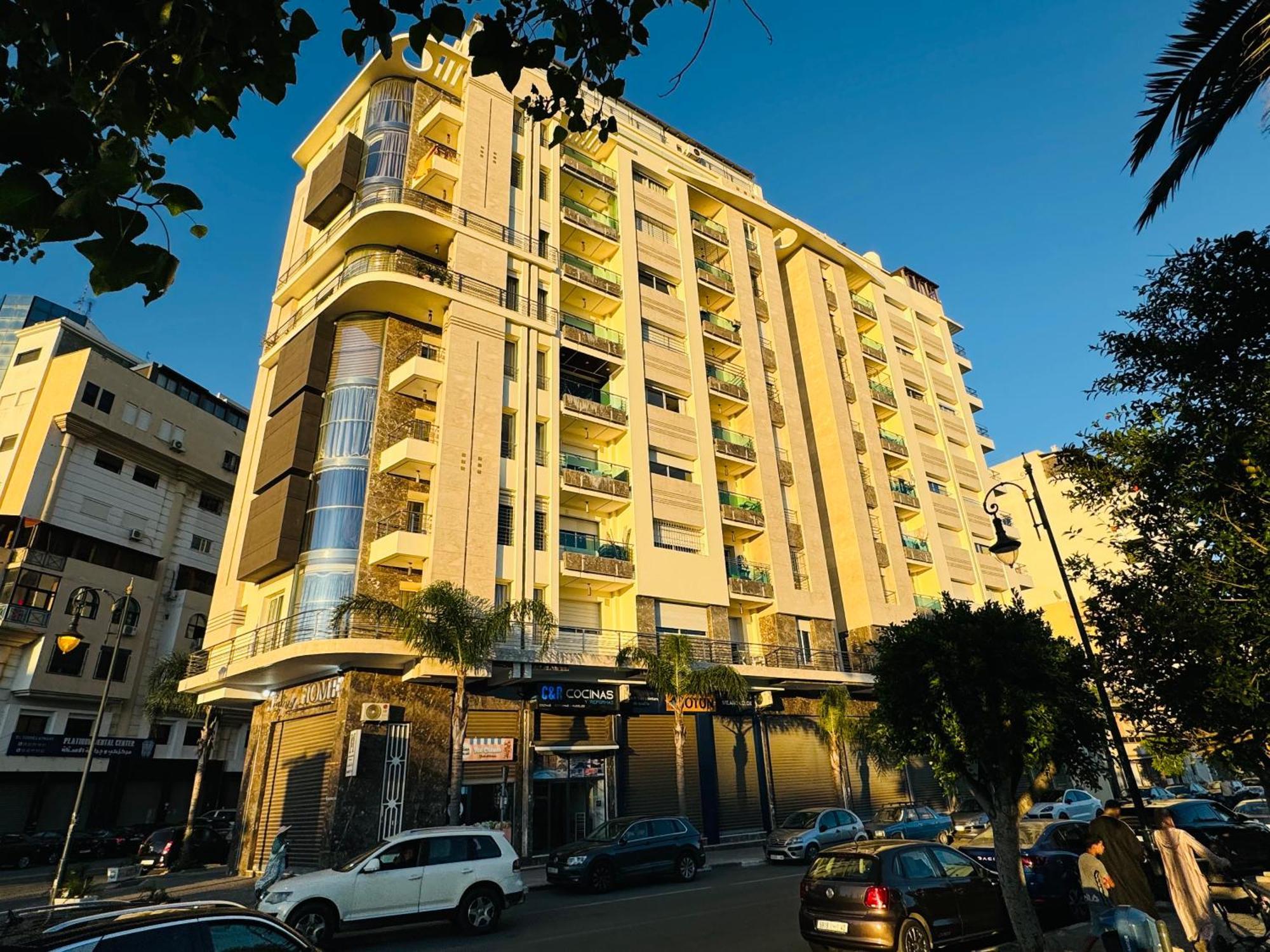 Apartment Modern 3 Bedroom In The Heart Of *