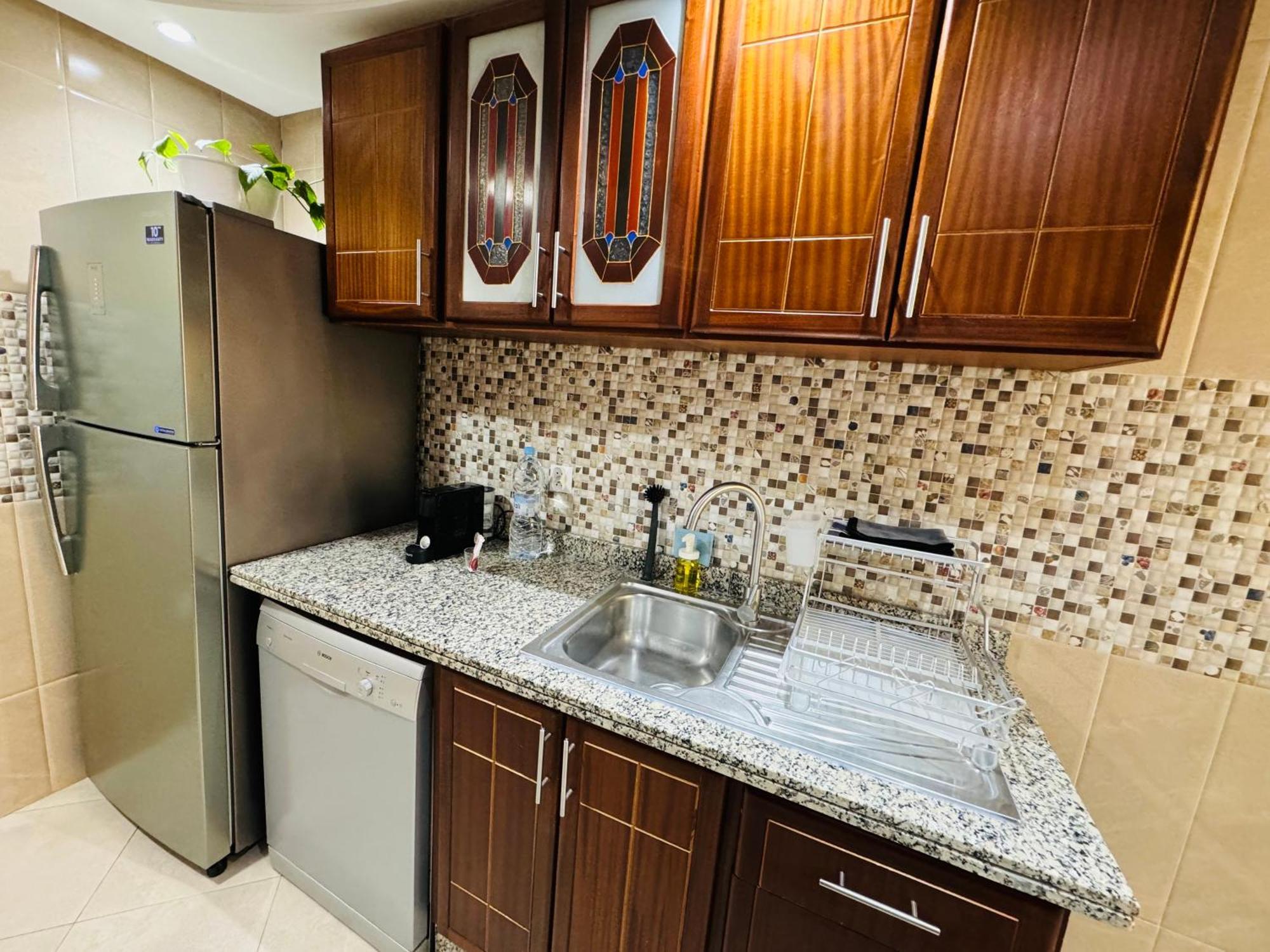 Modern 3 Bedroom In The Heart Of *